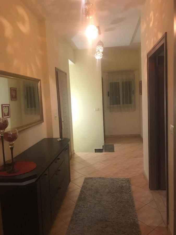 Lovely 2 Bedroom Apartment Tirana Exterior foto